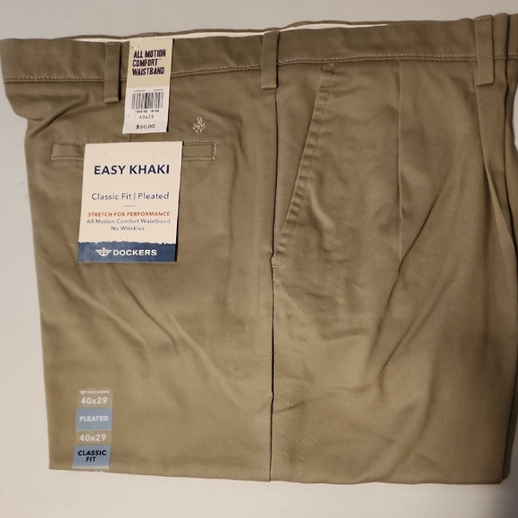 Dockers NWT Men's Classic Fit Pleated Khaki Pants 40x29 - Picture 1 of 4
